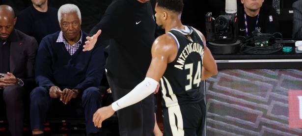  字母哥巅峰对决，费德勒与50激战RNG分钟，赛况扑朔迷离胜负难料！