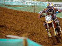 足球赛场焦点！德国队对阵俄罗斯队，冠军之争悬念重重，胜负难料