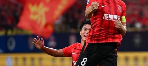 包含申花主场失利：被建业逆转，积分垫底局势严峻的词条