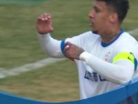 体育赛事火热进行，观众沸腾欢呼